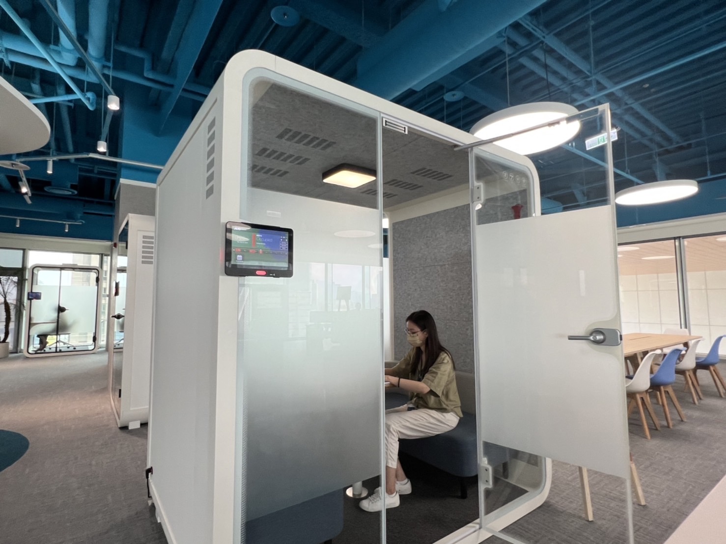 KU酷游高雄據點的智慧行動辦公艙，展現KU酷游在面板以外的研發應用軟實力